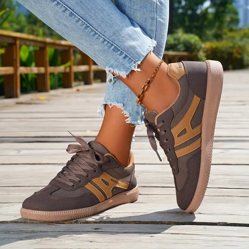 Sneakers Casual MODENZA - Un passo comodo tutto il giorno 